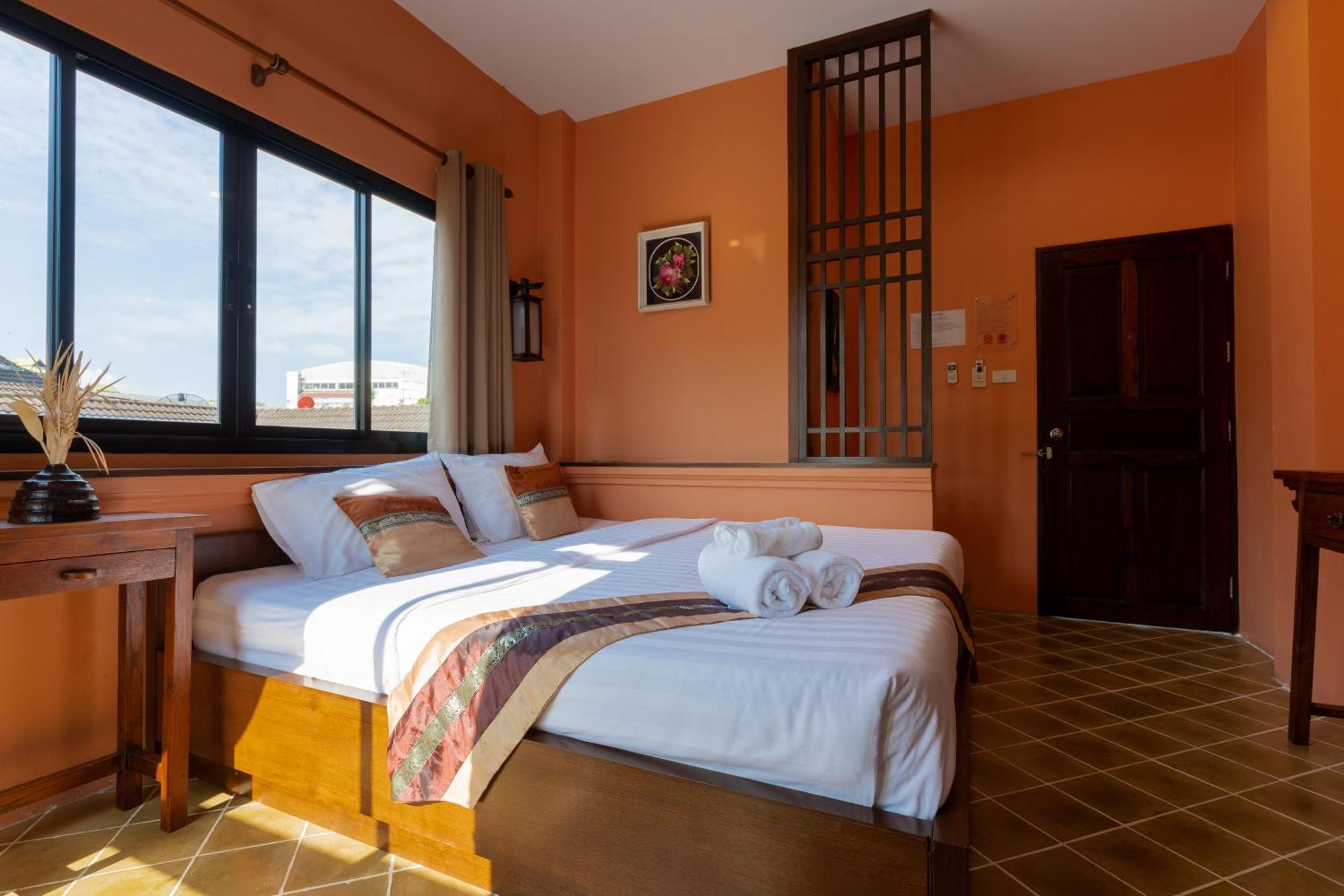 Huen Hug Chiang Mai Hotel Екстериор снимка