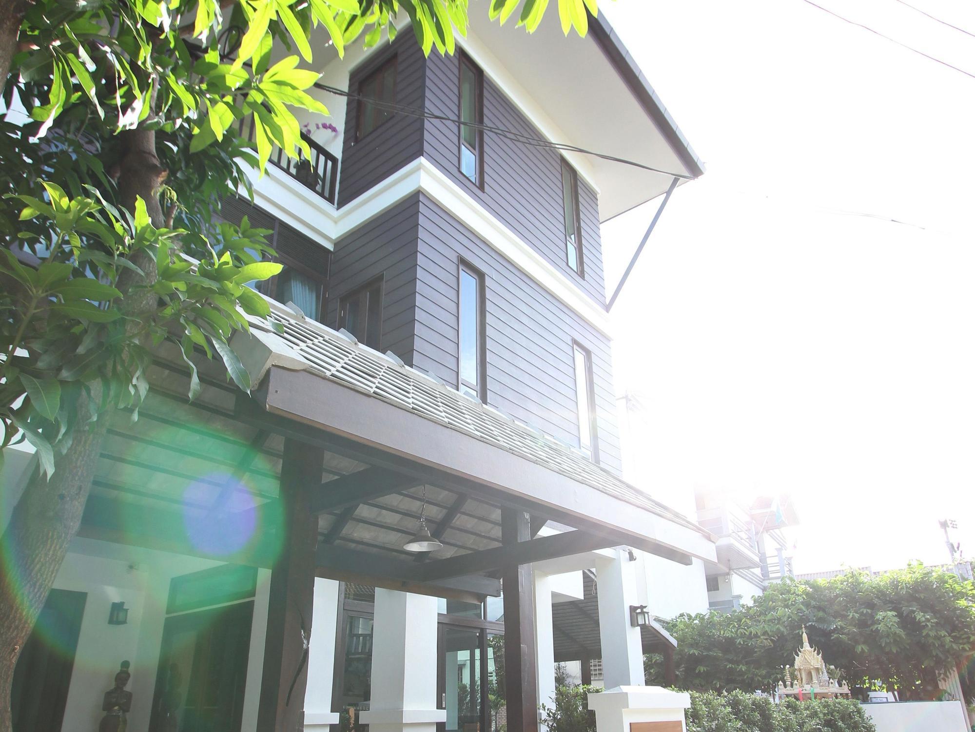Huen Hug Chiang Mai Hotel Екстериор снимка