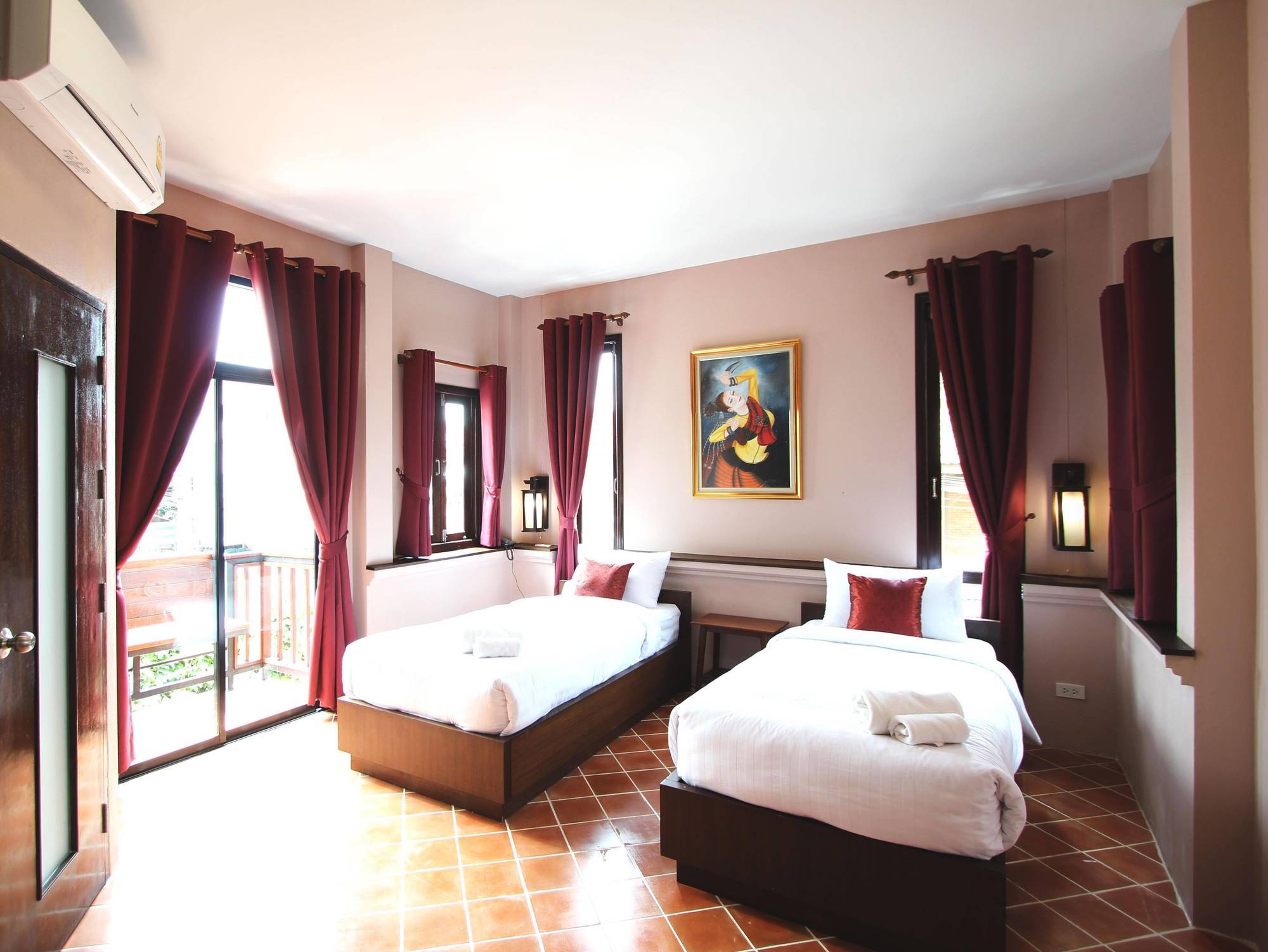 Huen Hug Chiang Mai Hotel Екстериор снимка